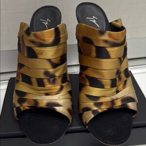Open high heels pumps by Giuseppe Zanotti